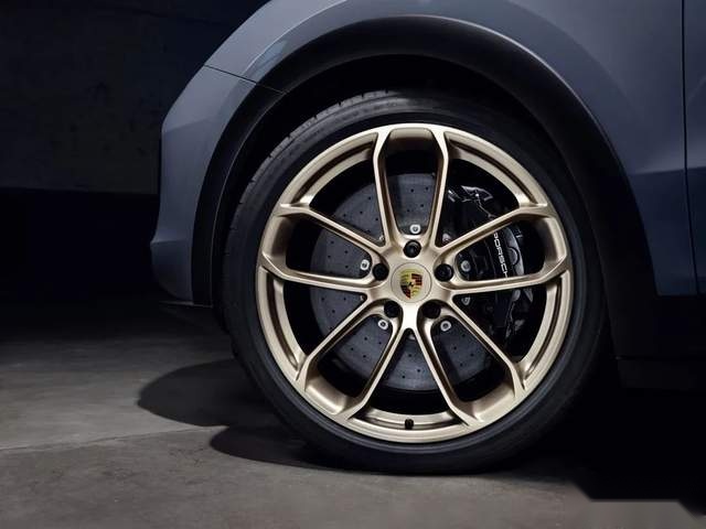 不愧为“纽北最快SUV”，Cayenne Turbo GT的三大杀手锏