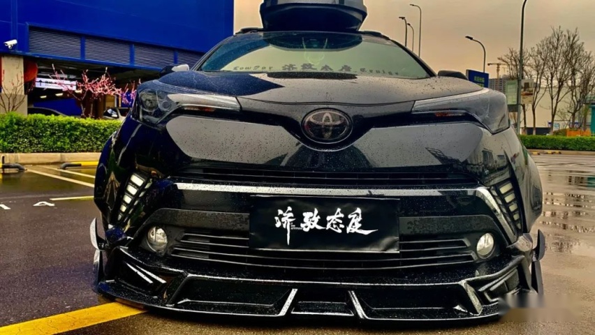 全国首台低趴宽体丰田奕泽，有态度的