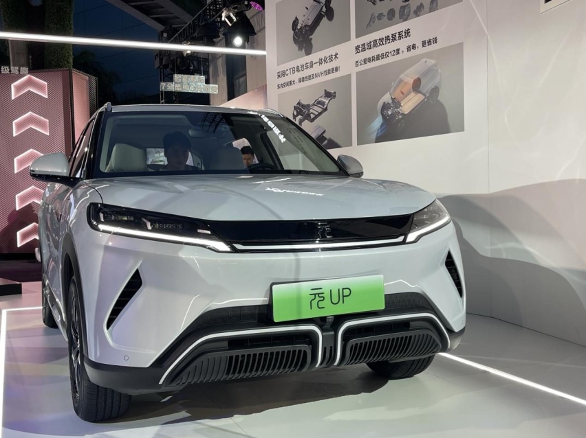 CTB技术加身，续航401km，9.68万起售的元UP小身材大空间