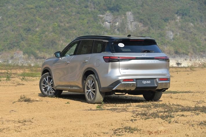 代言人“翻车”,预售“天价”,QX60还能叫板BBA吗?