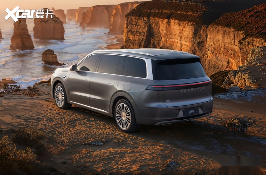 零跑D19内饰曝光!17.3英寸中控屏+21英寸后排屏+8升冰箱+6座