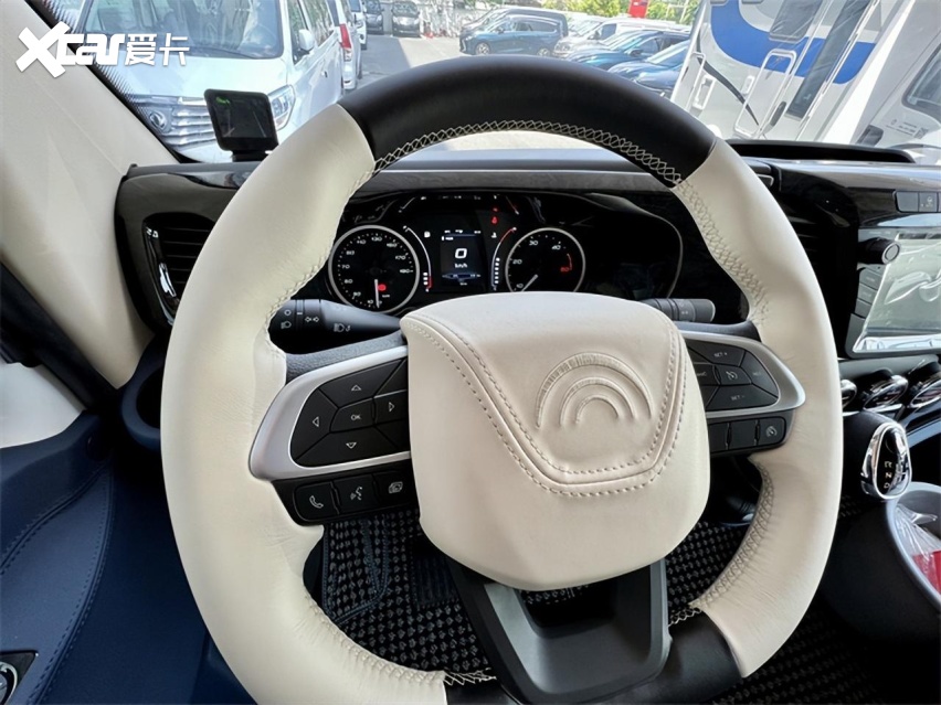 宇通C670双拓展房车，首家进口依维柯底盘打造，89.9万起