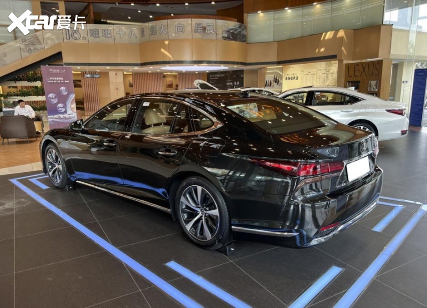 割信仰党的韭菜，外观内饰动力都没变，雷克萨斯LS顶配要118万
