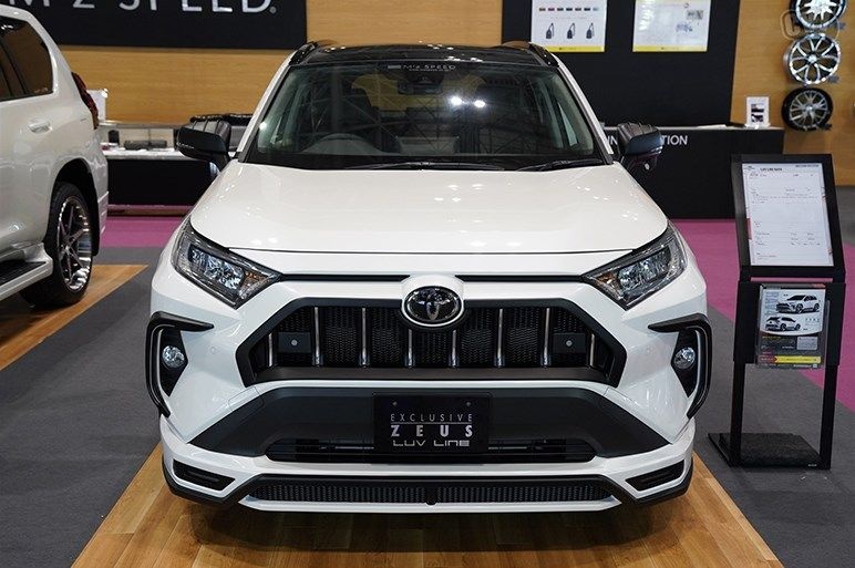 文能大嘴玩低趴，武能升高搞越野，看七种风格改装的丰田RAV4