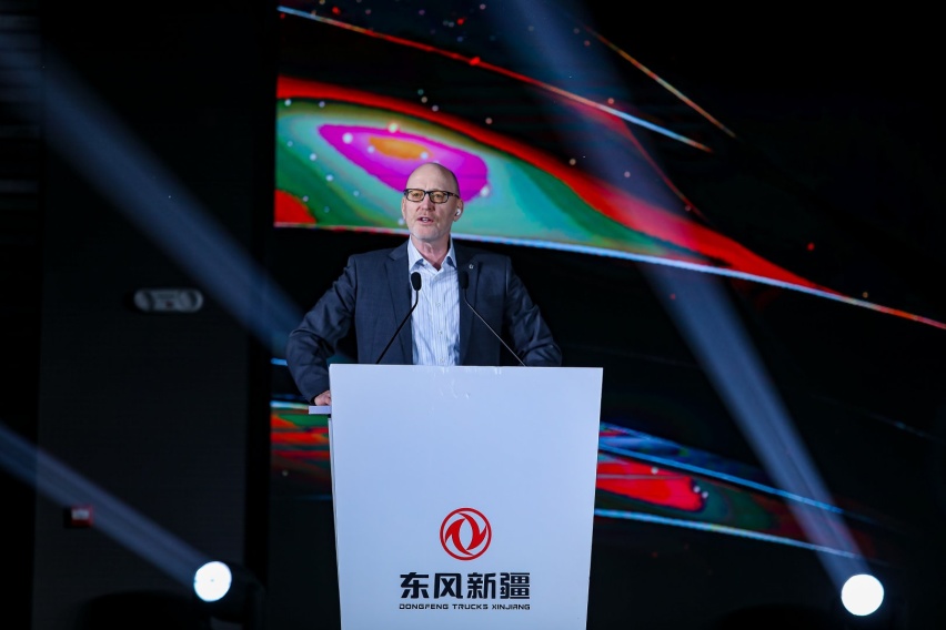 东风新疆2024年合作伙伴大会暨X系列新品发布会在十堰成功举行