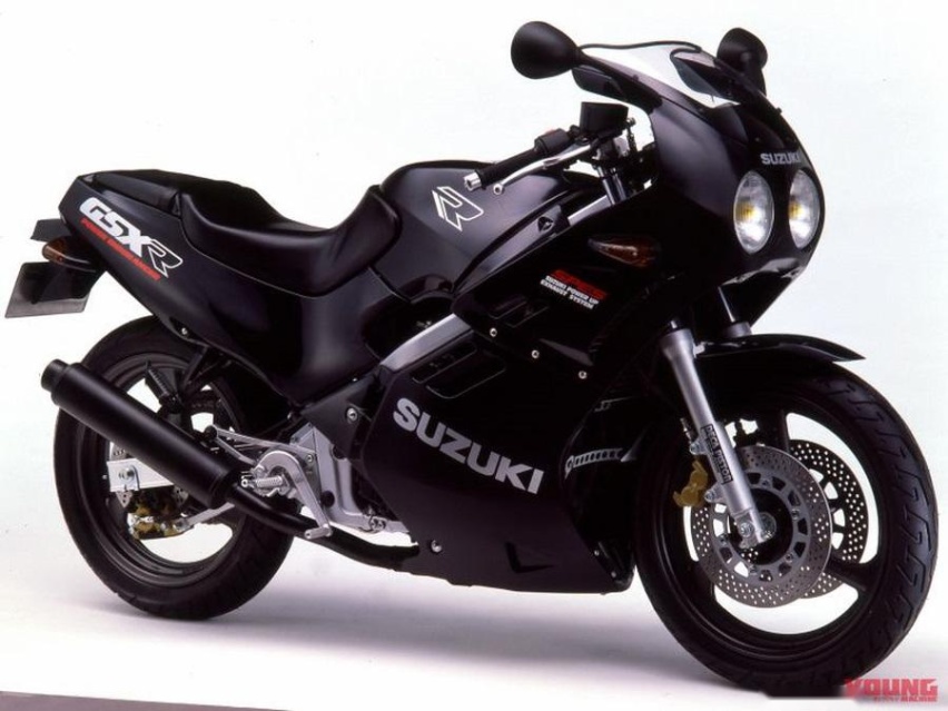 川崎打响小排量四缸车军备赛第一枪，250CC川崎ZX-25R