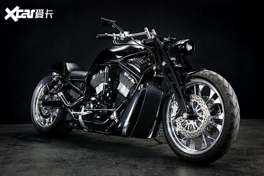 哈雷推出v-rods的主要原因是要在肌肉车领域挑战日系摩托车的主导地位