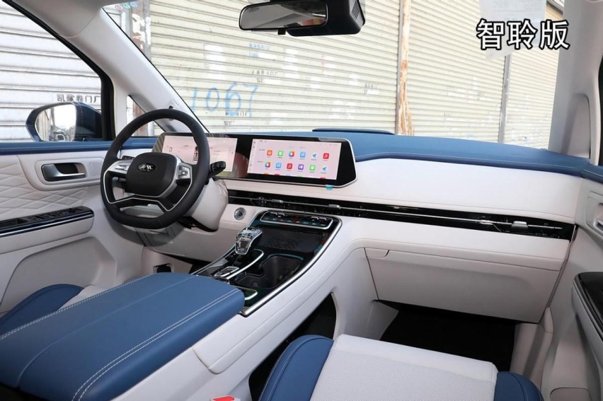 鸿蒙智行的SUV、轿车都火了，这款华为系MPV体验也不错