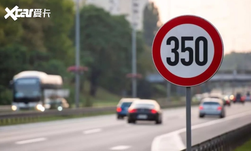 高低的问题,而是非常危险,大量普通汽车以高速行驶时,此类低速车辆就