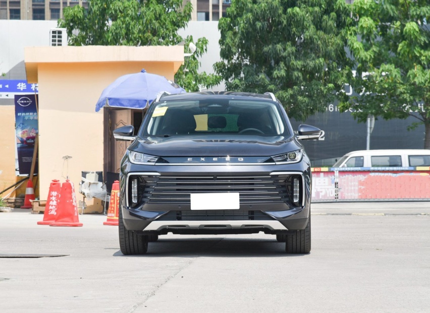 主攻国外市场的燃油版奇瑞车，星途凌云真不便宜，落地要20万！