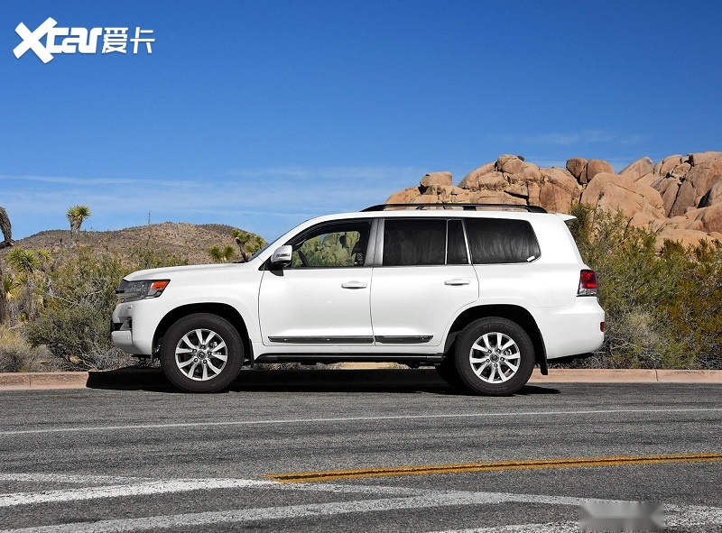 此外,新车还对车身尺寸进行了优兰德酷路泽尺寸酷路泽侧面照片兰德酷