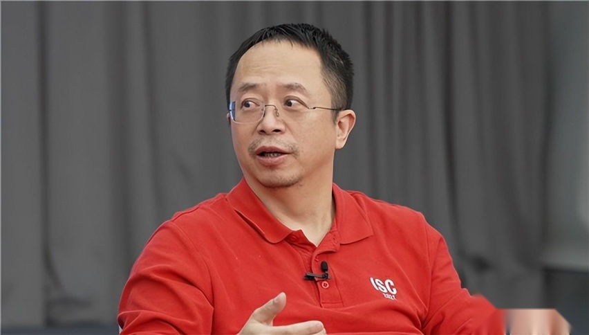 离谱！周鸿祎迈巴赫拍出990万天价