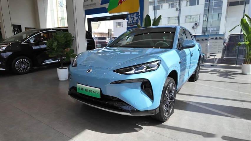 新款腾势N7强势来袭，挑战特斯拉Model Y霸主地位