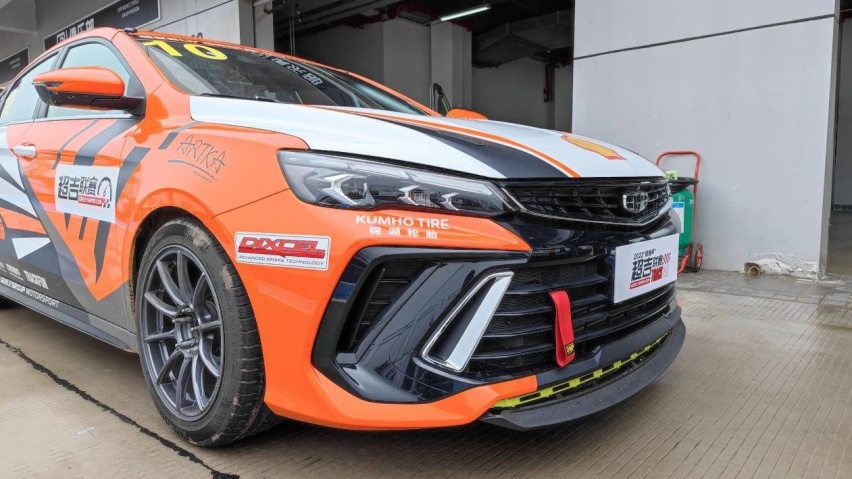 试驾官丨赛道试驾缤瑞COOL，10万元真可以圆赛道梦？