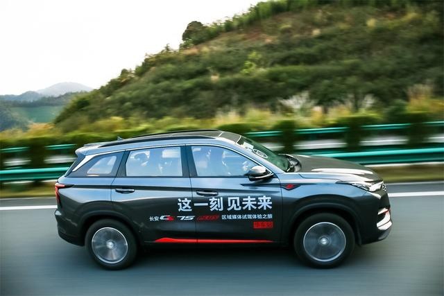 上市2个月销量超合资车，试驾当红明日座驾长安CS75PLUS