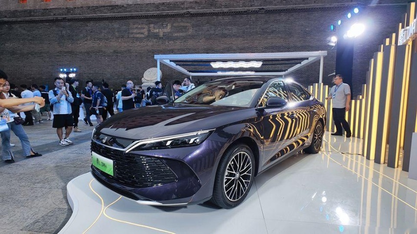 全新比亚迪汉，三连杆升级为五连杆，馈电油耗再降1.3L？