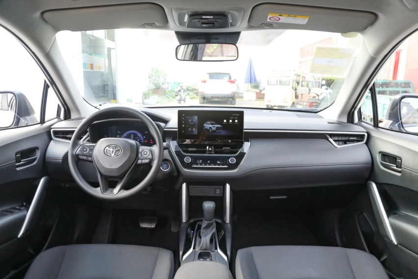 终端降价3.5万，油耗低至4.56L/100km，卡罗拉锐放加入价格战