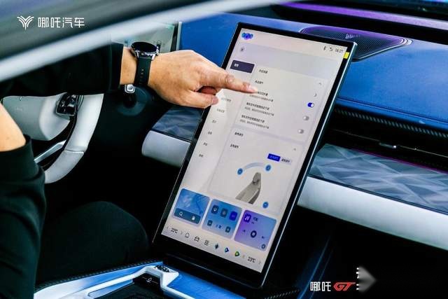 年轻人的第一台跑车！起售17.88万的哪吒GT北京上市