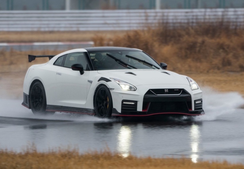 GTR R35不光是超跑杀手，更振兴了身陷泥潭的日产？