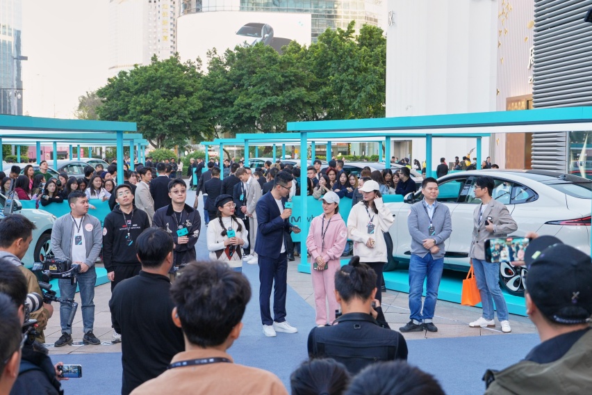 11月交付超8000台，广州车展百人喜提智己LS6