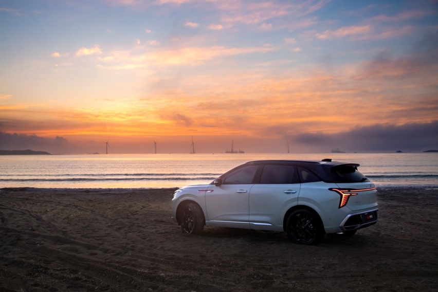 手握20万预算还在RAV4？更具品价比的红旗HS3强势来袭！