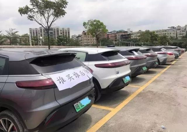 被车主“围攻”的小鹏汽车，到底做错了什么？