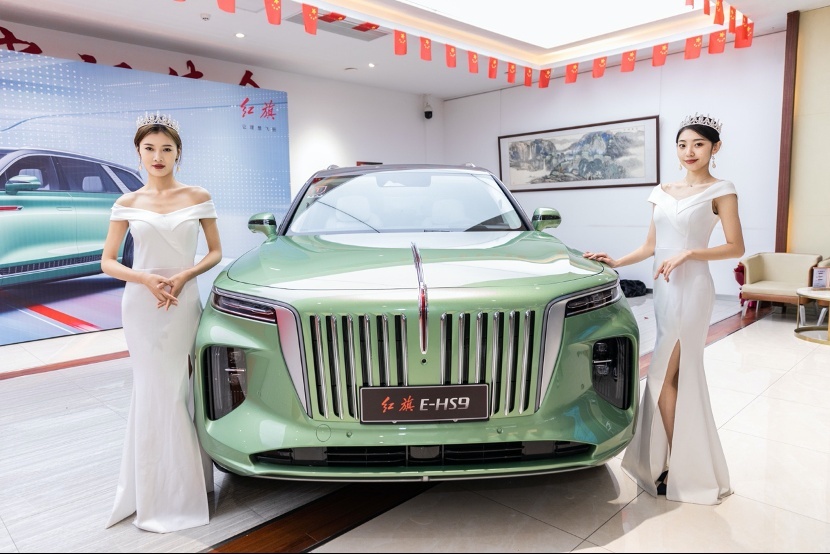 红旗E-HS9到店实拍：气场不输迈巴赫，重新定义豪华品牌