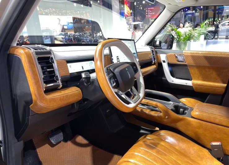 成都车展里耀眼的国产汽车：奇瑞iCAR 03改装版