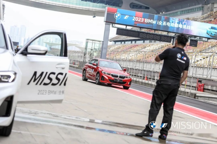 为什么说BMW i超乎想象？深度体验全系车型之后，我找到了答案…