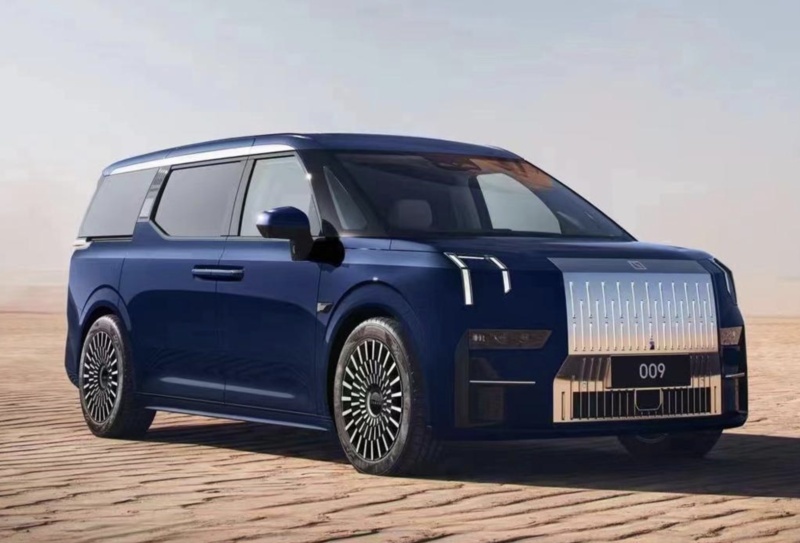 能跑1000公里的纯电MPV，极氪ZEEKR 009实车曝光！