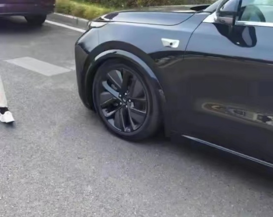 理想L9空悬断裂，号称“500万以内最好的SUV”自我打脸