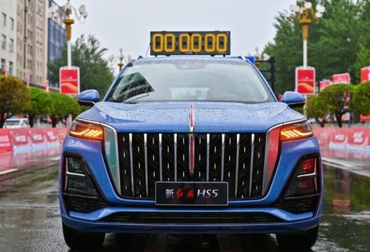 新红旗HS5燃情领跑2023吉林马拉松