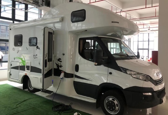 意大利进口依维柯底盘C型房车，内饰风格新升级，售价60万起