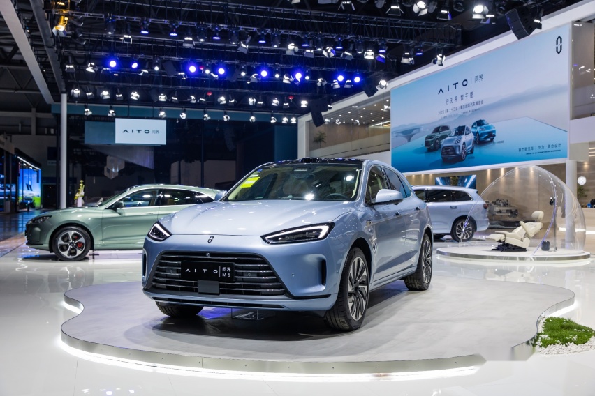 首款搭载华为ADS 2.0的交付量产车 AITO问界M5智驾版将开启交