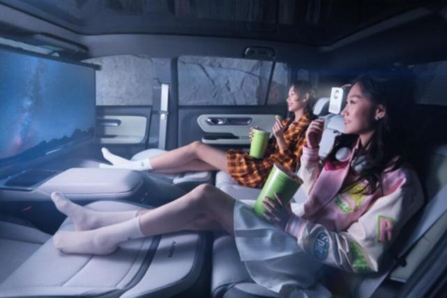 百变潮玩纯电！85项升级，AION Y Plus售13.98万元起