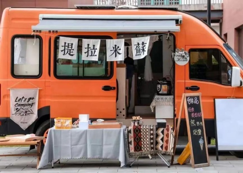 购车抽钻石、得油卡，车模＆主播秀…这届华中车展可太会整活了！