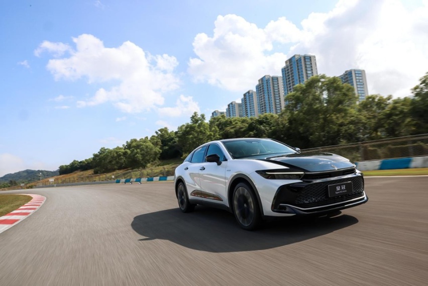 首搭2.4T双擎系统 试驾丰田皇冠 SportCross