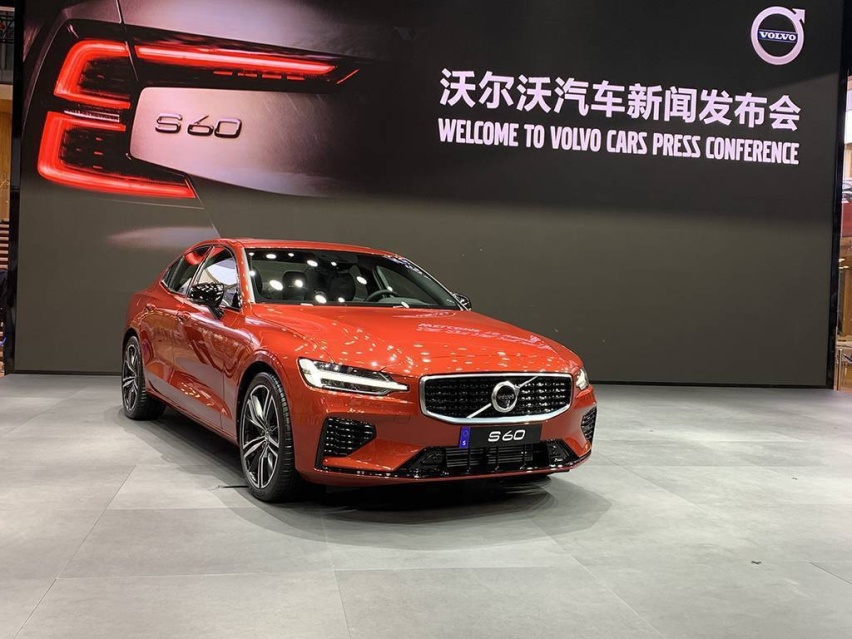 中期改款沃尔沃S90售40.69万起，与同级竞争对手有差距？