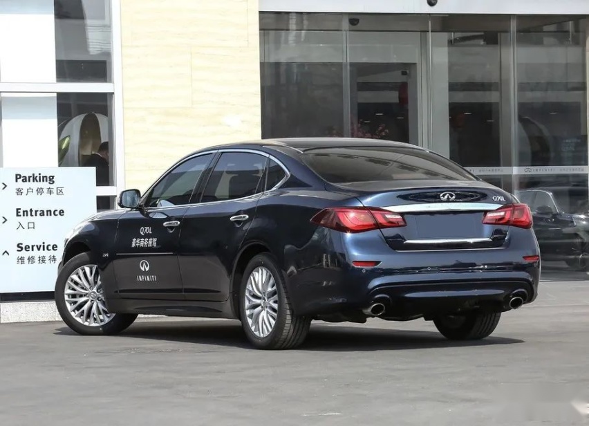 VIP风拉满的英菲尼迪Q70L，一套气动、一套轮毂就够了