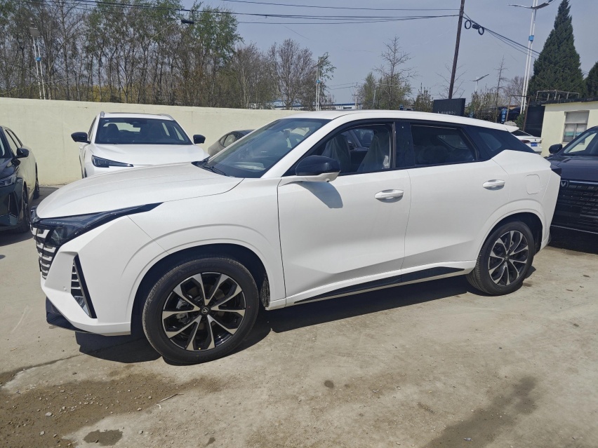 长安UNI-Z实车到店，大过宋PLUS DM-i，油耗5.15L