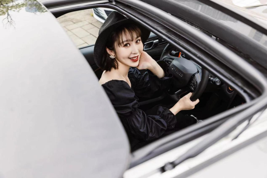 侠女闯江湖，偶遇领克02 HatchBack竟然放弃穿越？