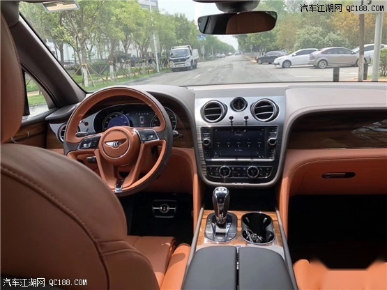 2019款4.0 汽油添越 V8配置 双色车身 上海报价