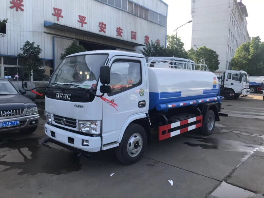 东风小多利卡5吨洒水车 国六5吨洒水车价格