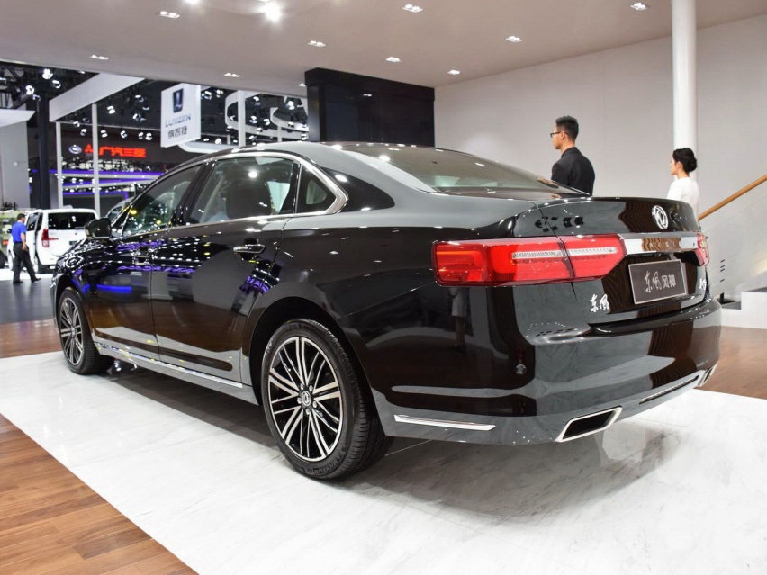 总统座驾换壳车，销量却惨不忍睹，网友：换标我就买！
