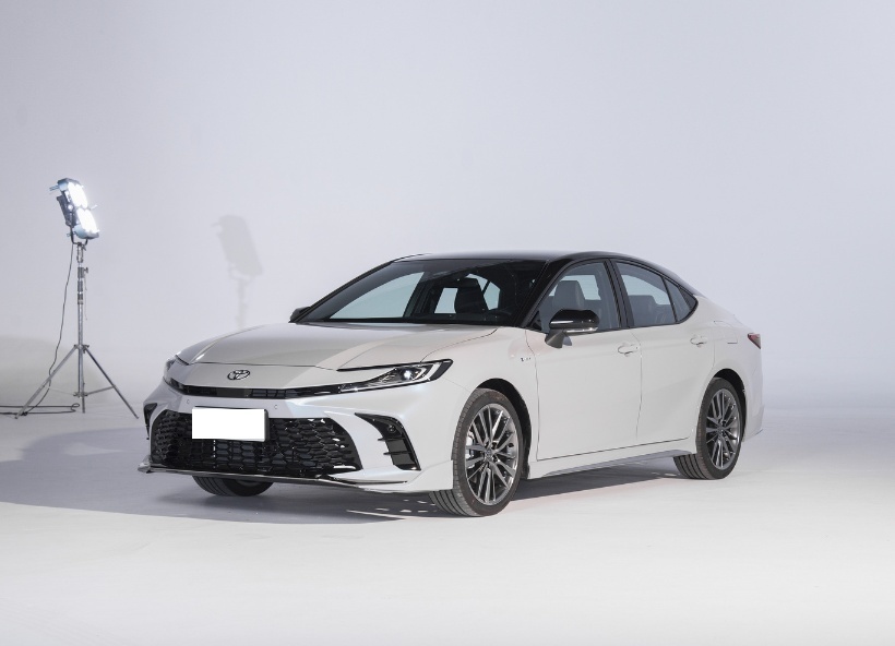 第九代凯美瑞，新车搭载混动，长近5米油耗4.2L，预售仅18.18万起