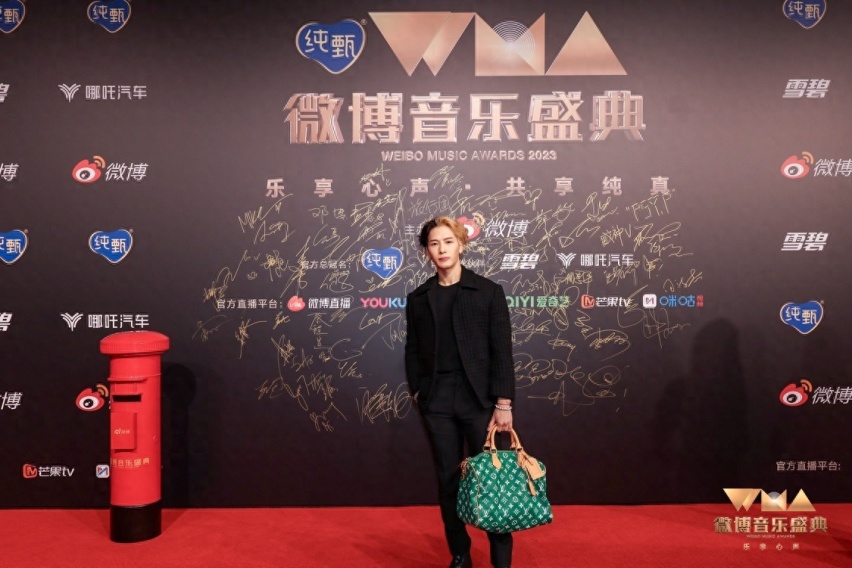 王嘉尔，薛凯琪，时代少年团，白举纲，这些明星，指定座驾竟是他