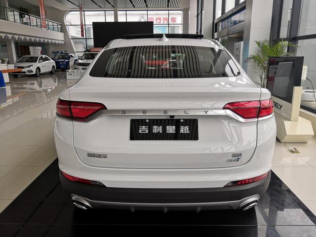 吉利星越1.5T车型到店实拍:质感不输豪华车,后排有惊喜