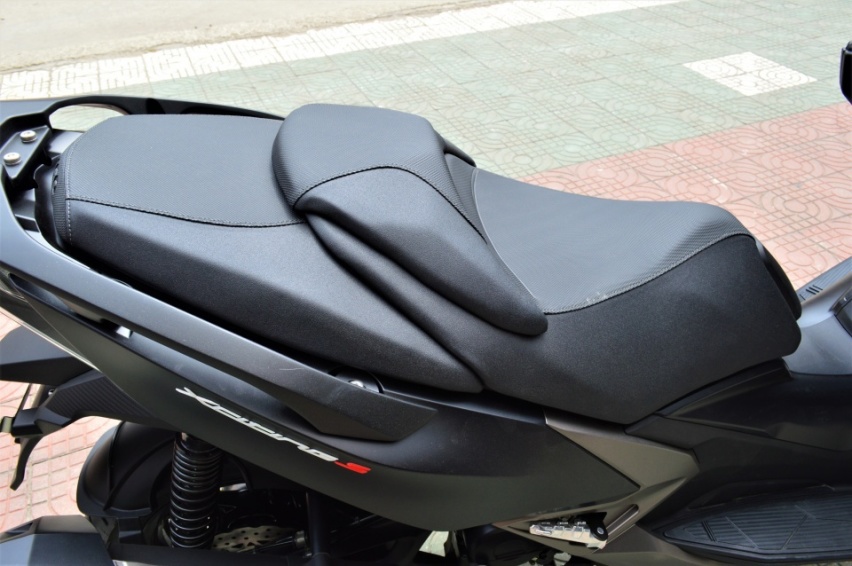 “进口”贵一万多值吗？光阳赛艇S400台产版解析