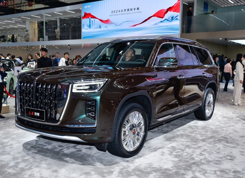 一汽红旗的全尺寸SUV，车长超5米6，搭载4.0T+8AT