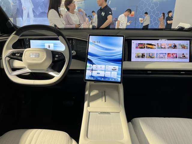 合肥实拍电混SUV新卷王——吉利银河L7，能否干过宋 PLUS？